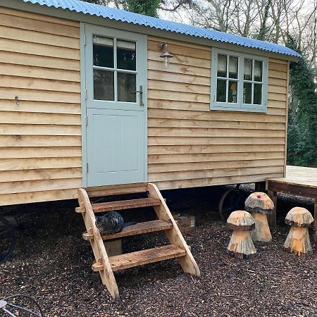 Chez Maurice Luxury Shepherds Hut With Bath And Hot Tub Kelling 外观 照片