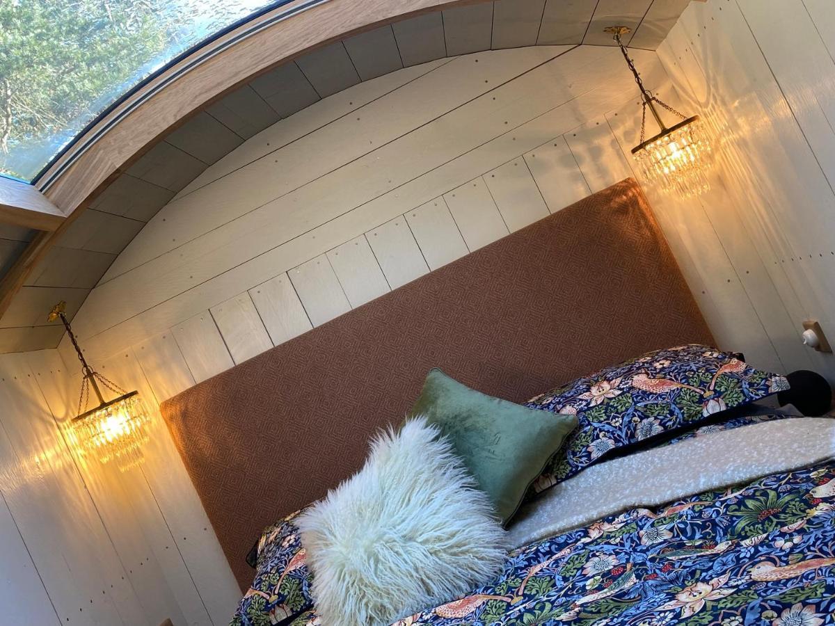 Chez Maurice Luxury Shepherds Hut With Bath And Hot Tub Kelling 外观 照片